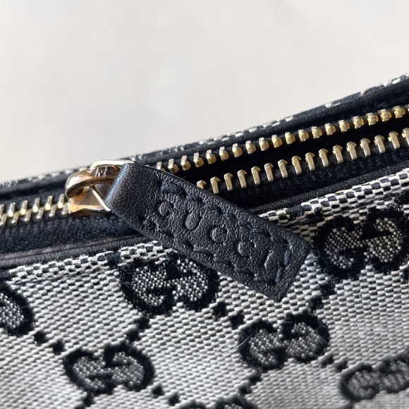 💥SOLD💥 GUCCI Vintage Y2K Black GG Monogram Shoulder Bag - Picture 8 of 11